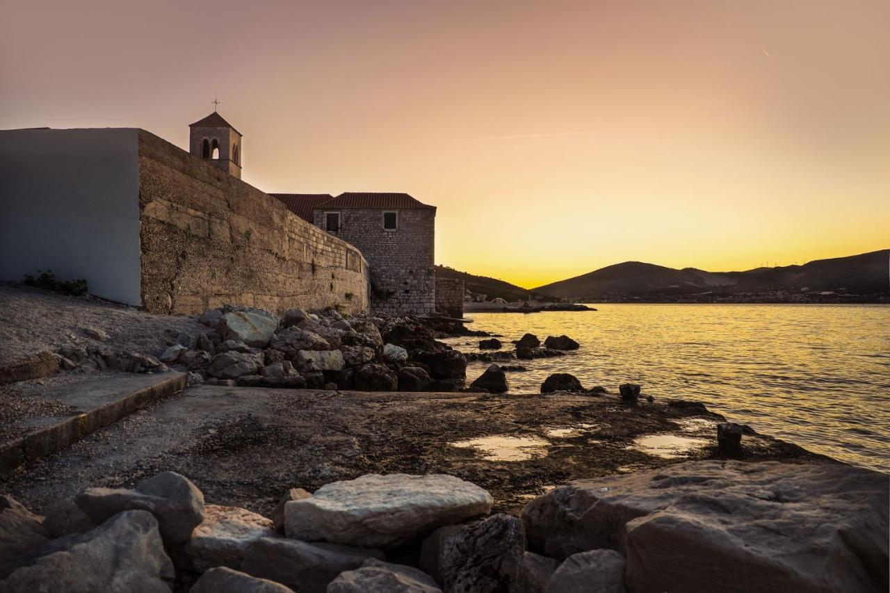 Mediteran Travel Mobile Homes Trogir - Ciovo Arbanija ภายนอก รูปภาพ